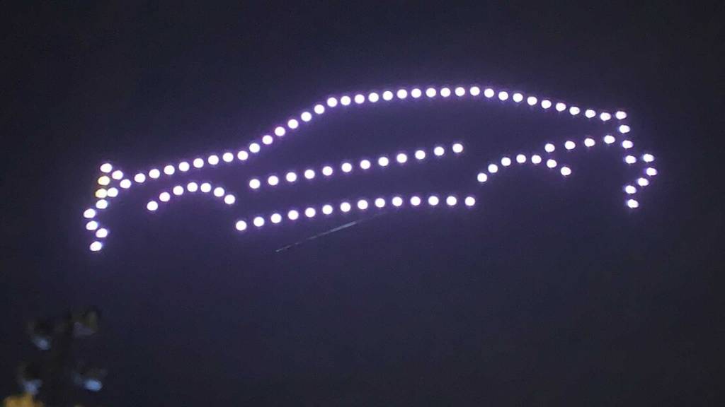 Drones fizeram um mosaico de luzes durante o Monterry Car Week, para o an&uacute;ncio do novo Integra