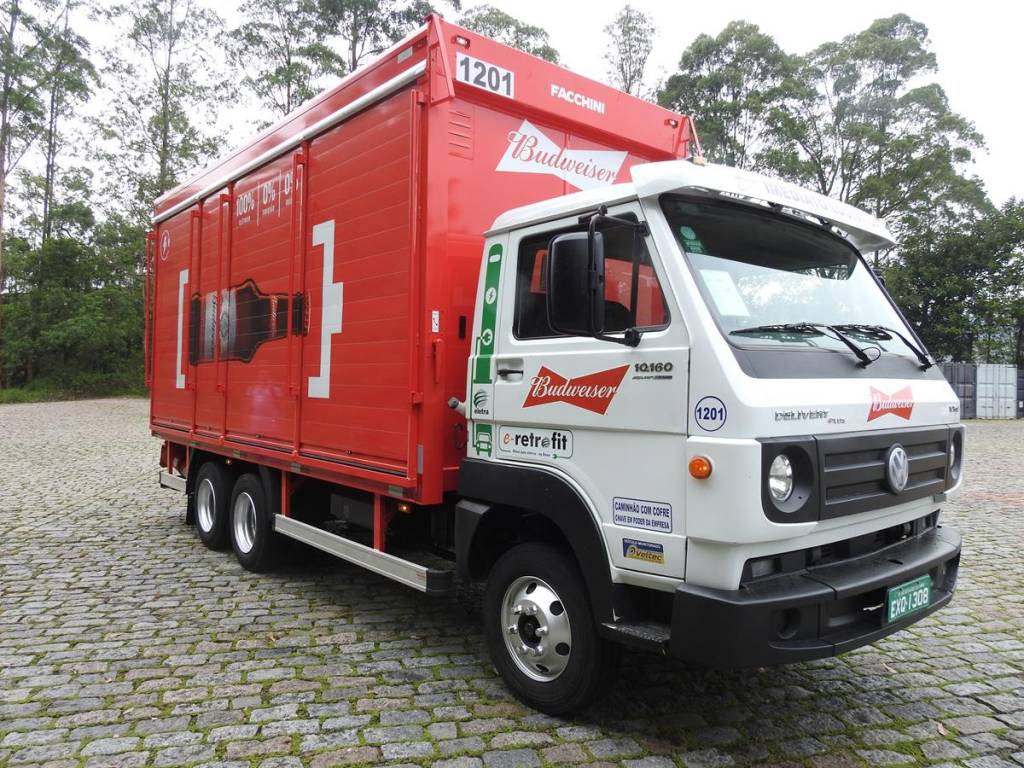 Empresa converte caminhões a diesel em elétricos no Brasil