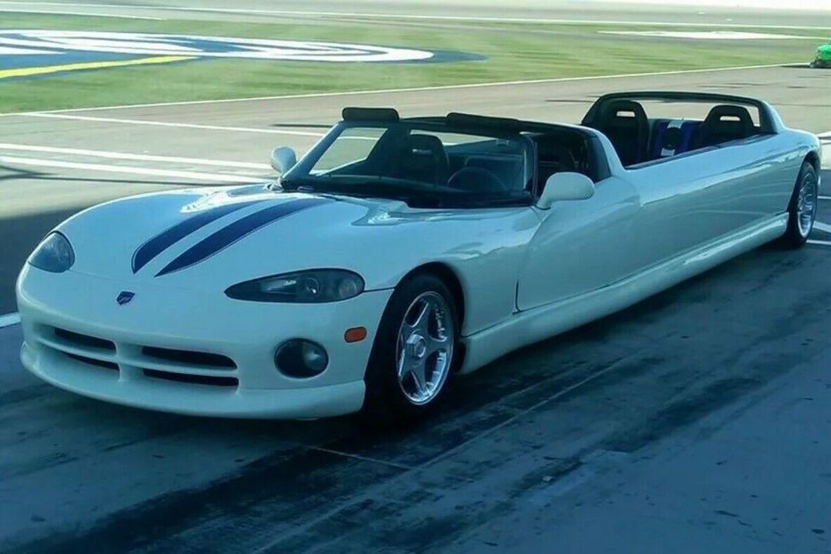 Dodge Viper RT/10 de 1996 é limusine “esportiva” única com 7,5 metros