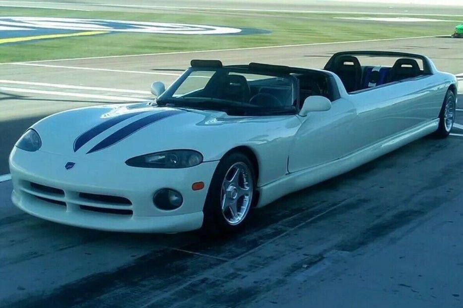 Dodge Viper RT/10 de 1996 é limusine “esportiva” única com 7,5 metros