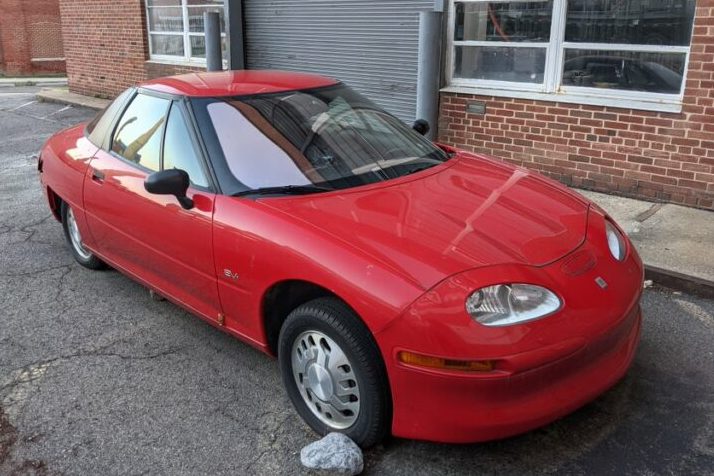 Por que esse GM EV1 transformado em híbrido e abandonado tem tanto valor?
