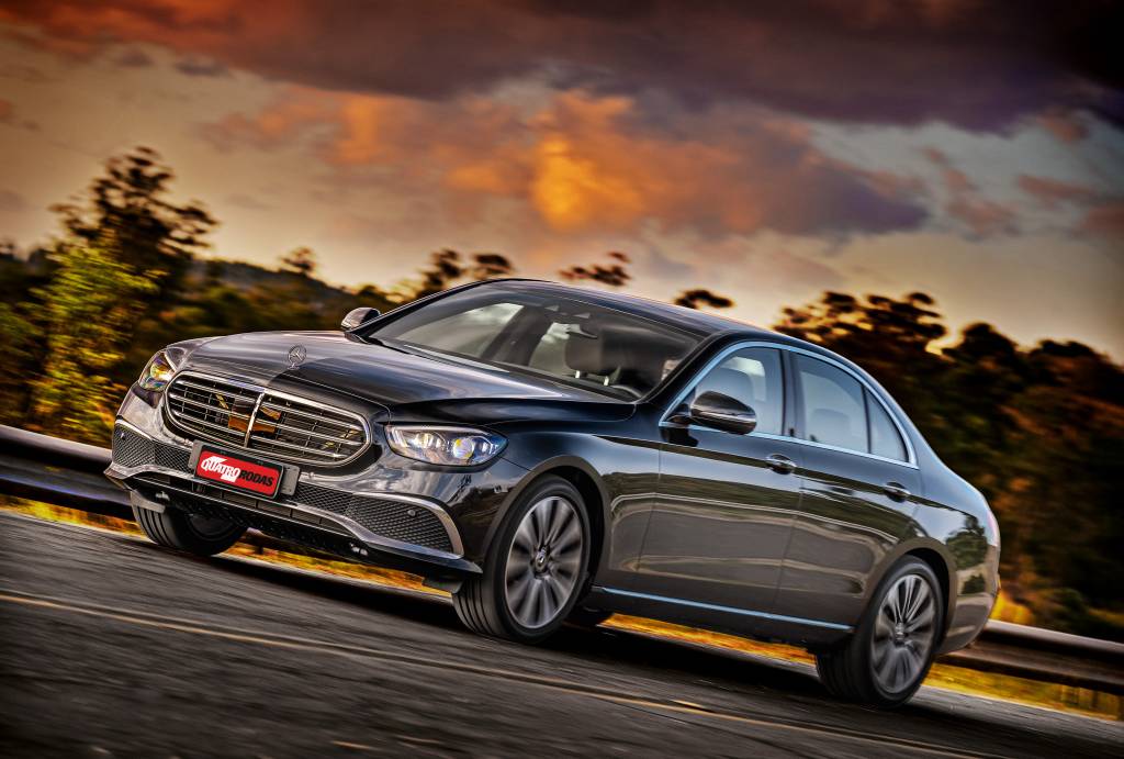Teste: novo Mercedes-Benz E 300 é avançado e confortável na medida certa