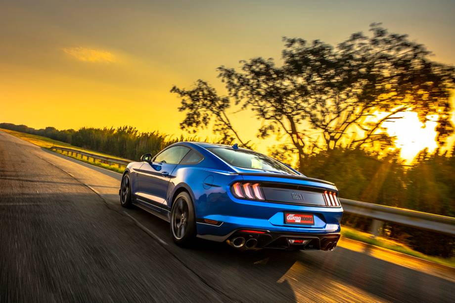 As quatro saídas de escape do Mach 1 são emprestadas do Shelby GT500 As quatro saídas de escape do Mach 1 são emprestadas do Shelby GT500