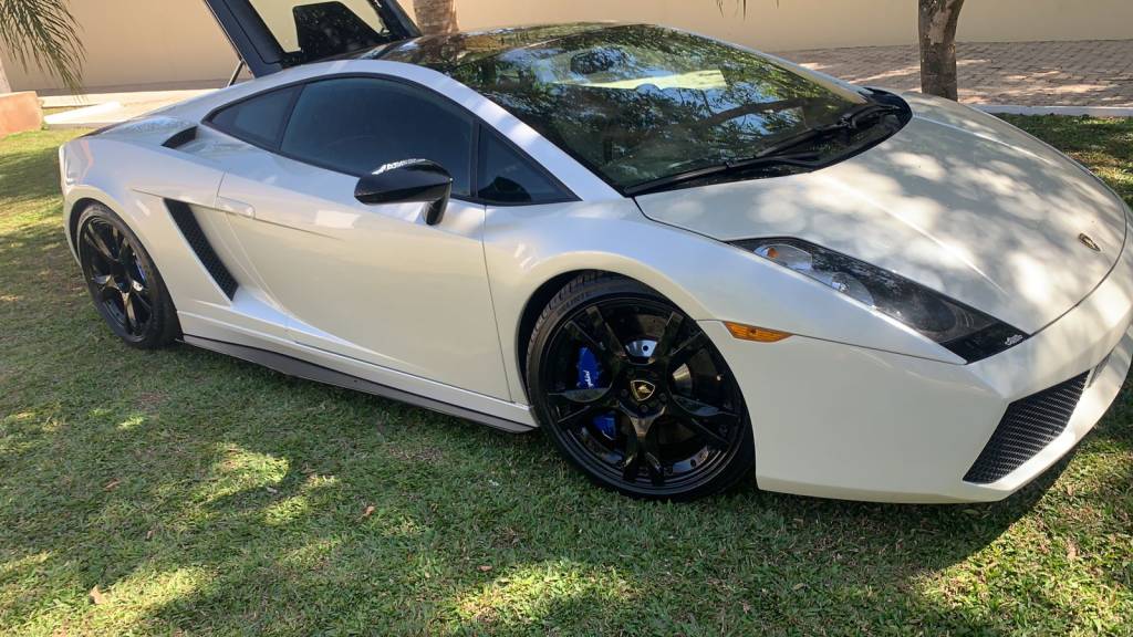 Com belo desconto, Lamborghini Gallardo SE número 001 está à venda na OLX