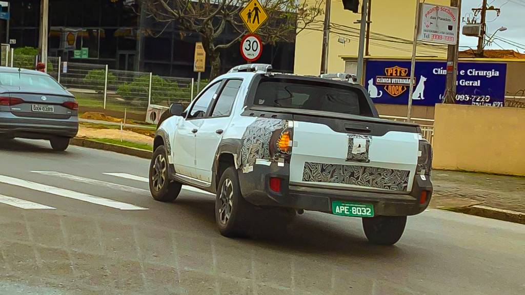 Flagra Duster Oroch-2 Renault Duster Oroch flagrada em Curitiba