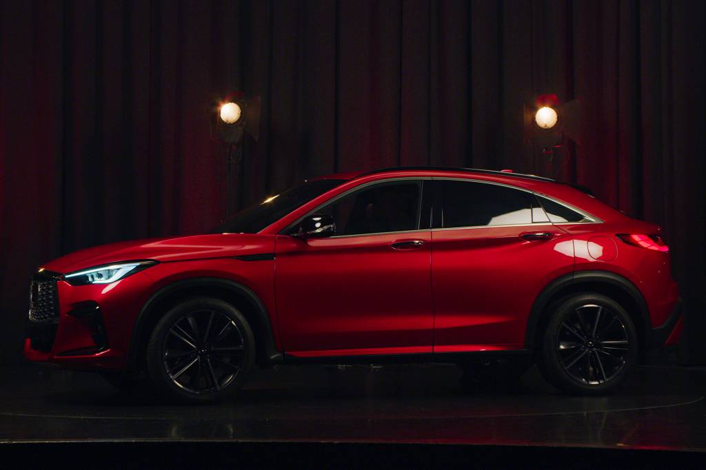INFINITI QX55 5 Infiniti QX55 2022 vermelho visto de lado