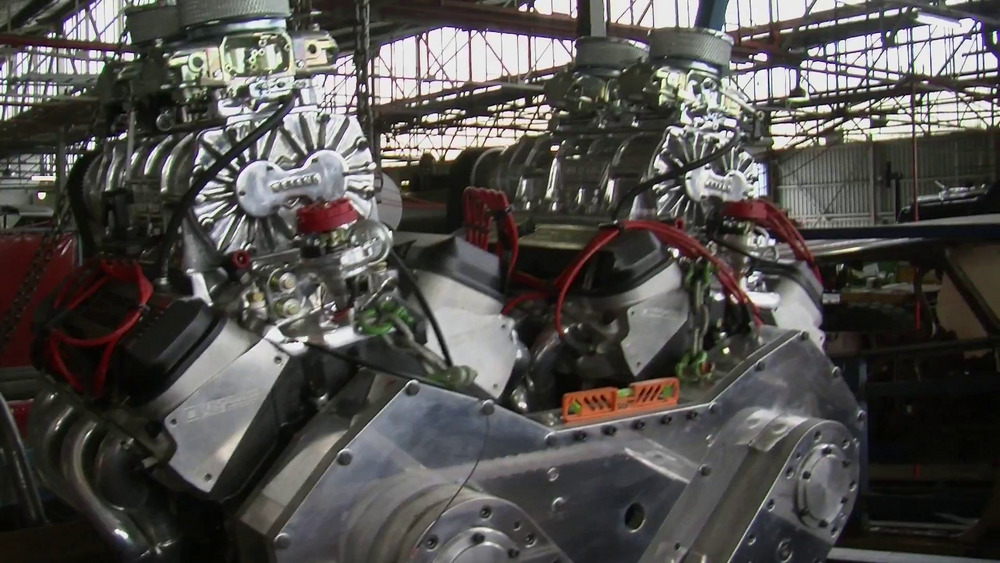 Motores Gigahorse Motores V8 viraram um único e imenso W16 à la Bugatti