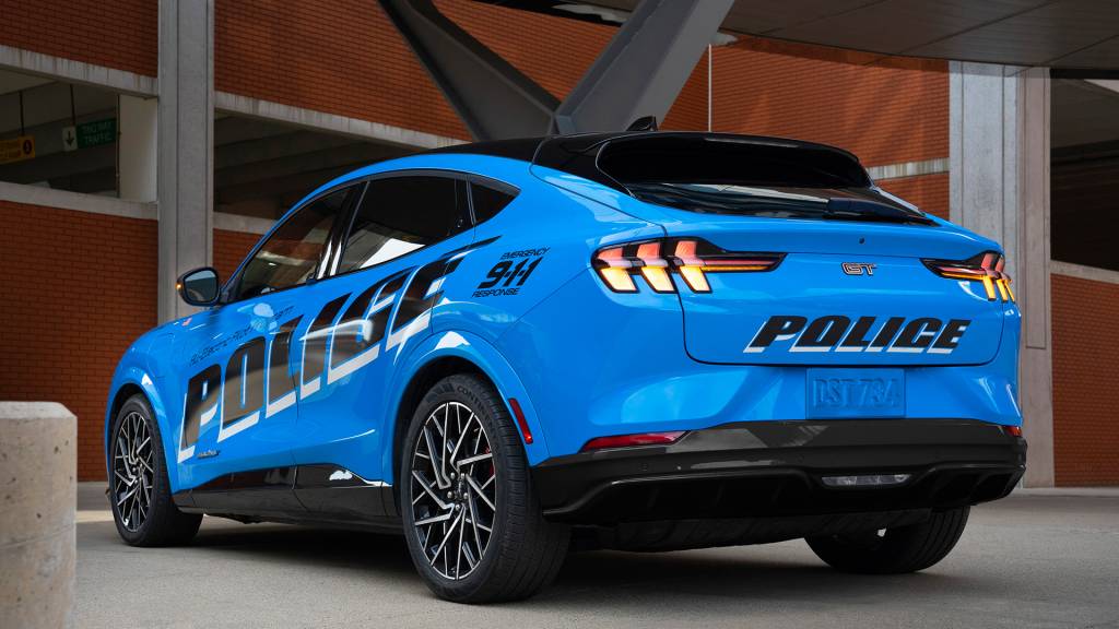mustang policia traseira Mustang Mach-E testado pela polícia de Michigan traseira