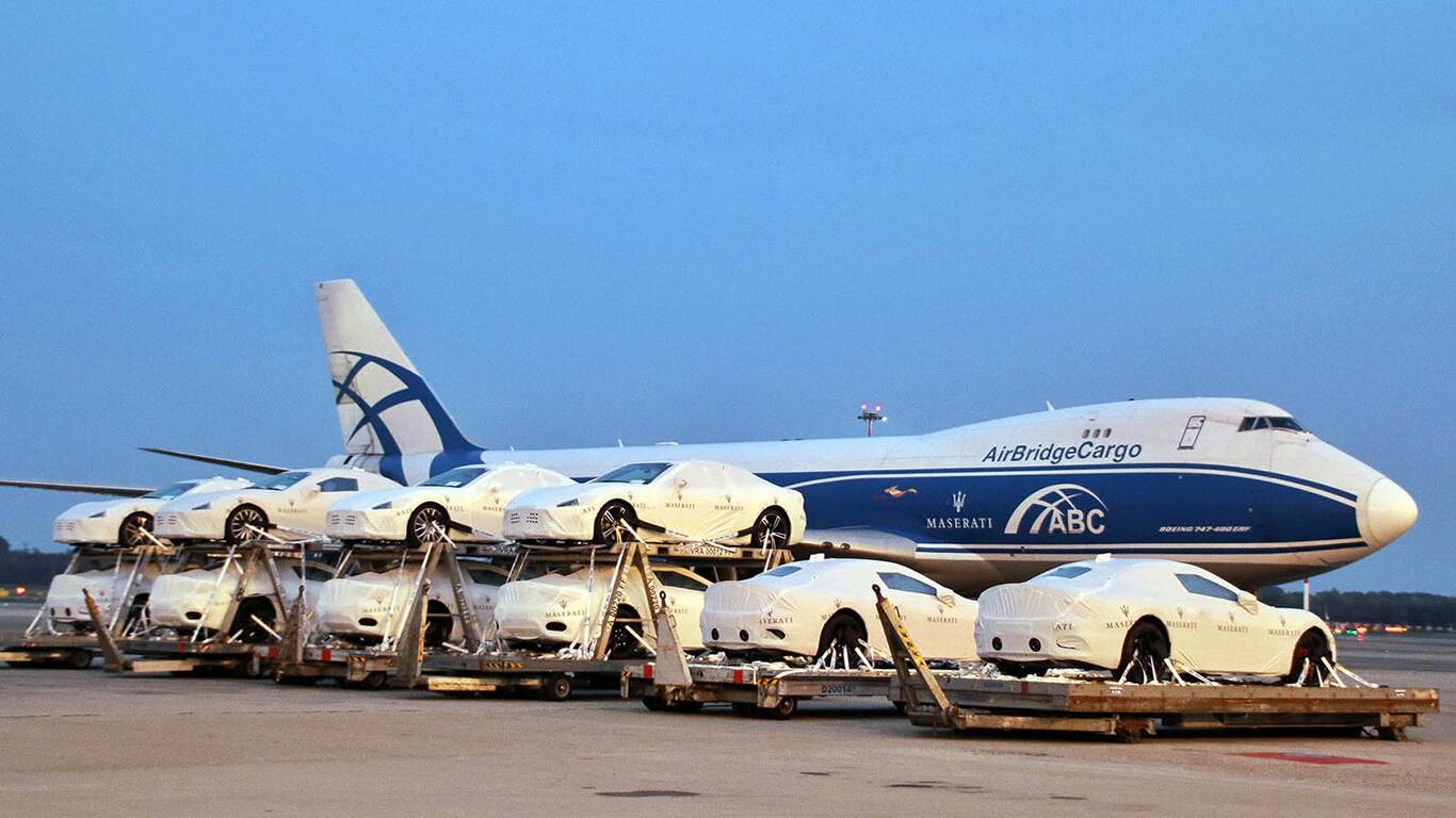 País da Oceania tenta ‘desovar’ 40 Maserati e 3 Bentley encalhados