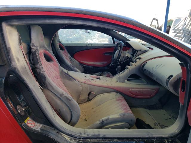 57883711_Image_5 Interior Bugatti queimado