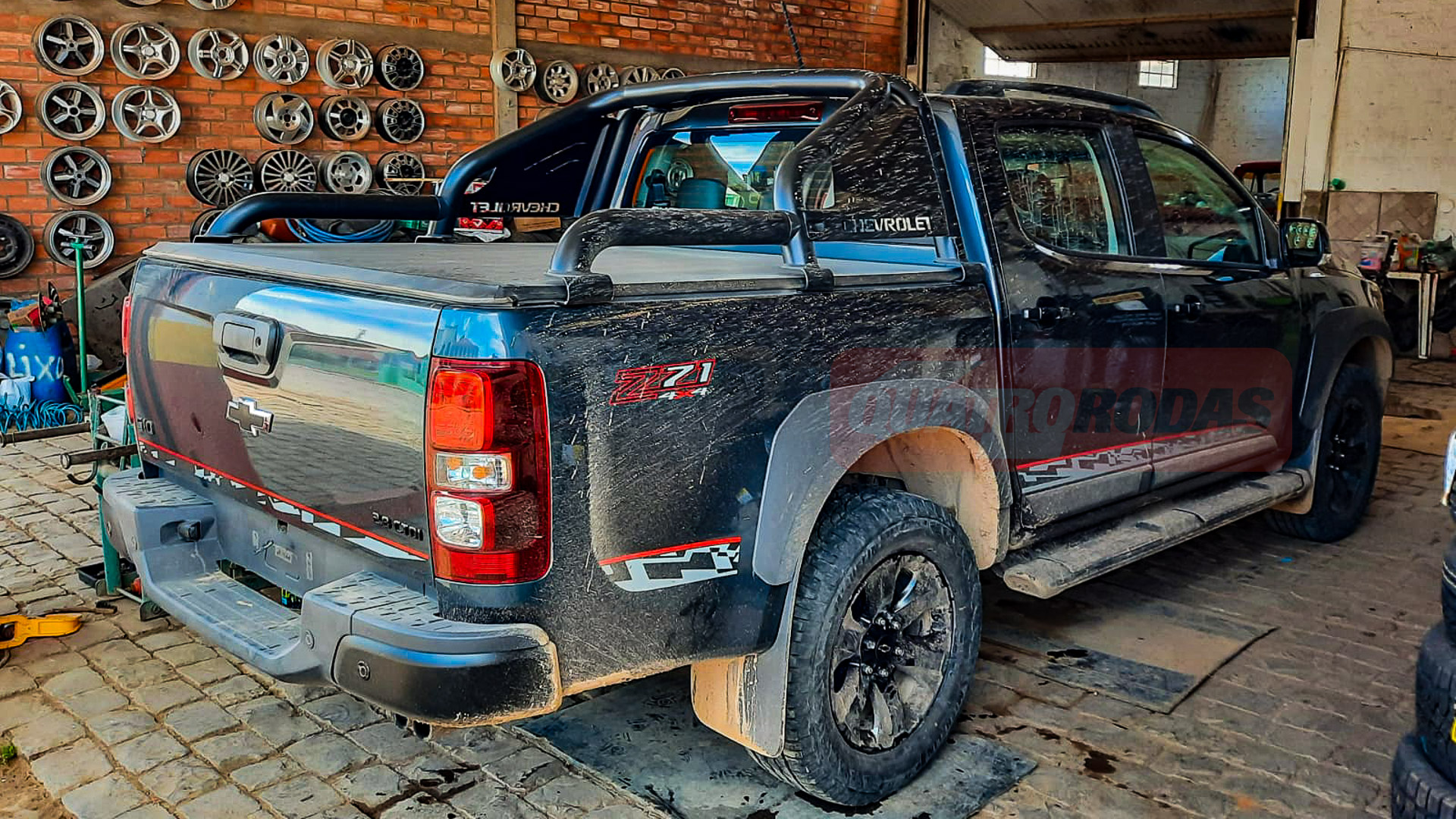 Santant&ocirc;nio e adesivos chamam aten&ccedil;&atilde;o na nova S10 71