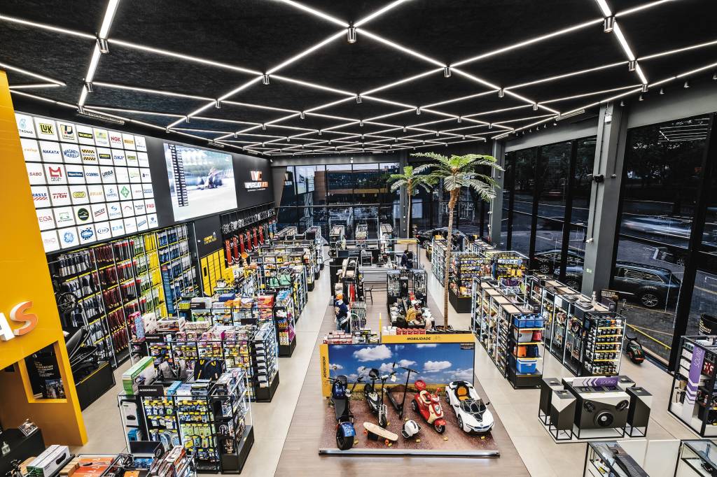 A autopeças que vende brinquedos, carnes e até peças de carros