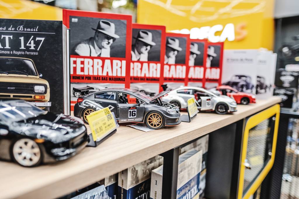 Miniaturas colecion&aacute;veis, livros,