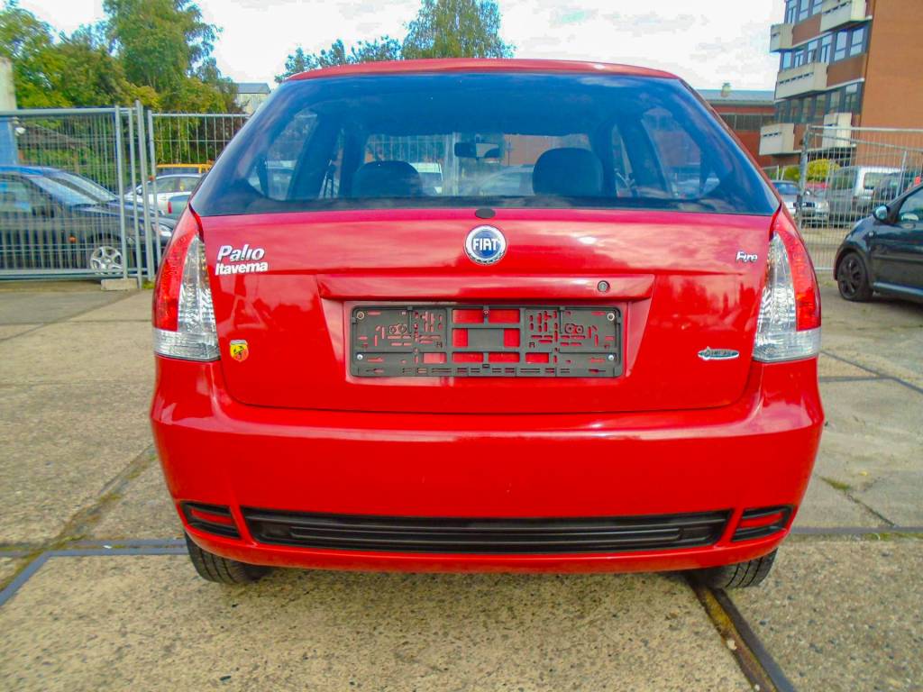 Fiat Palio 1.0 a venda na Alemanha-6 Além de suporte para placa no padrão europeu, Palio carrega adesivo da concessionária Itapema e da Abarth