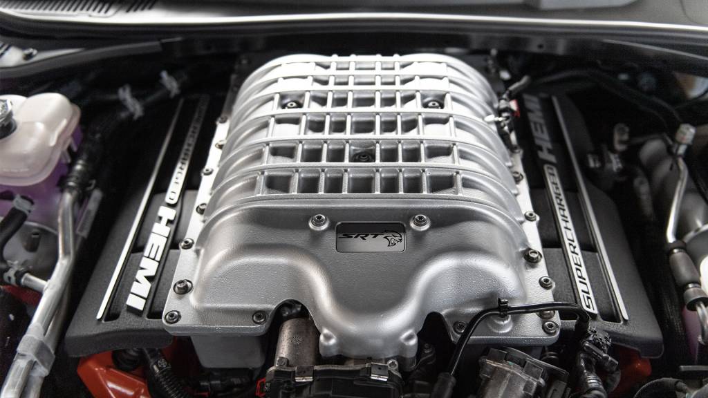 Quatro Dodge e Jeep com V8 Hellcat foram levados de aeroporto no mesmo dia