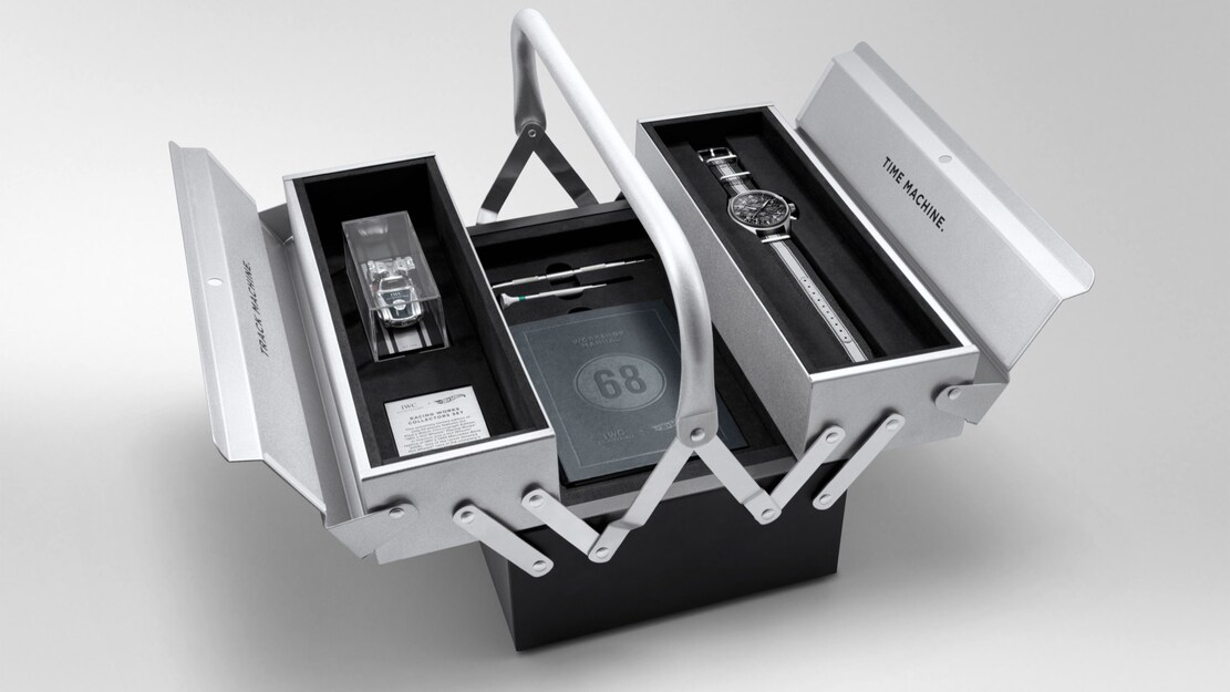 Caixa de ferramentas com o kit IWC X Hot Wheels Racing Works