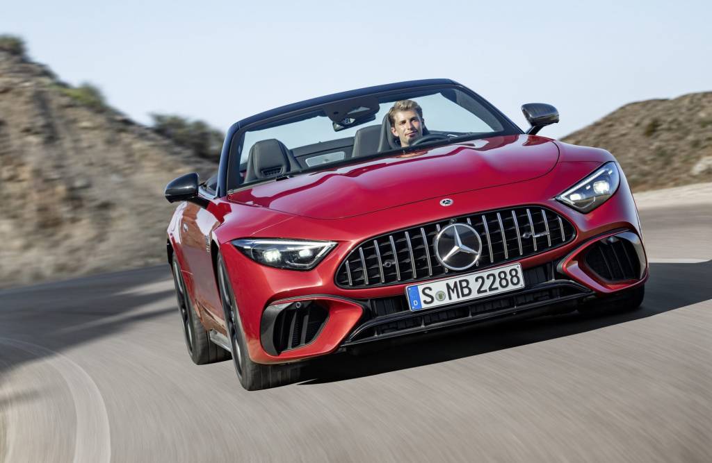 Large-39711-Mercedes-AMGSL Mercedes-AMG SL vermelho visto de frente