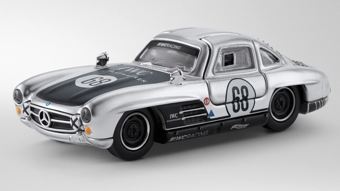 Miniatura de Mercedes-Benz SL 300 prata vista 3/4 de frente