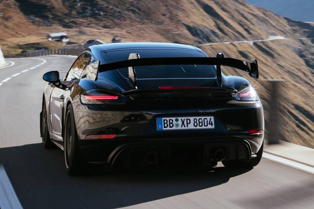 PORSCHE 718 CAYMAN GT4 RS 3 Porsche 718 Cayman GT4 RS 2022 preto visto de trás