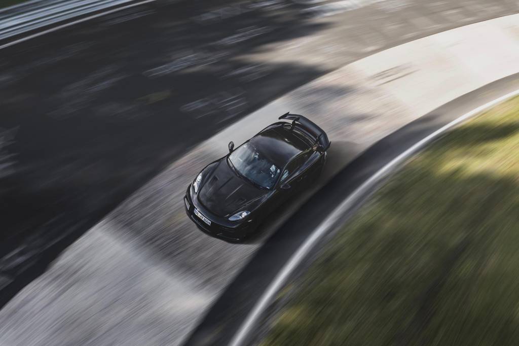 PORSCHE 718 CAYMAN GT4 RS 6 Porsche 718 Cayman GT4 RS 2022 preto visto de cima