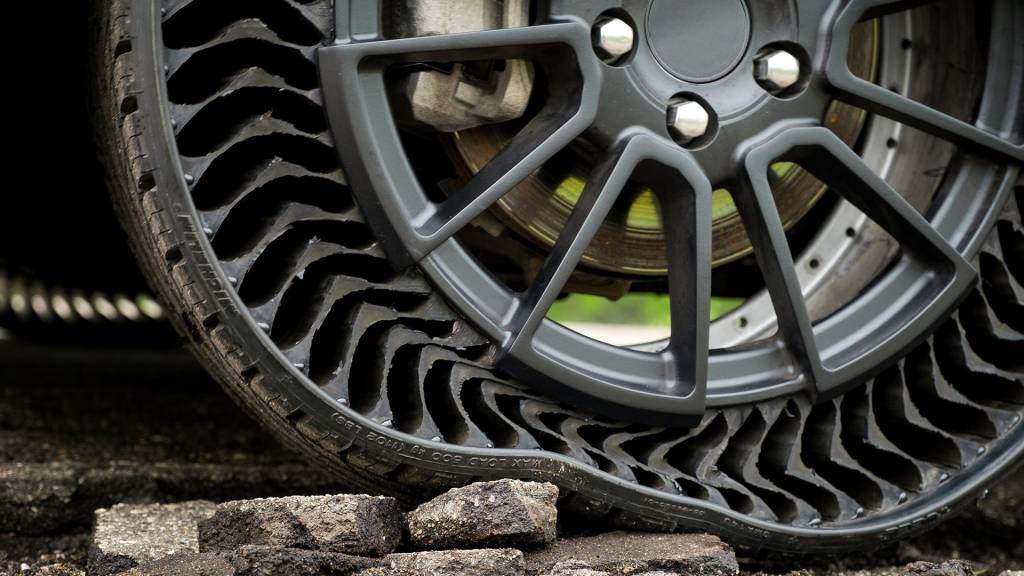 Uptis 2 pneu UPTIS sem ar da Michelin