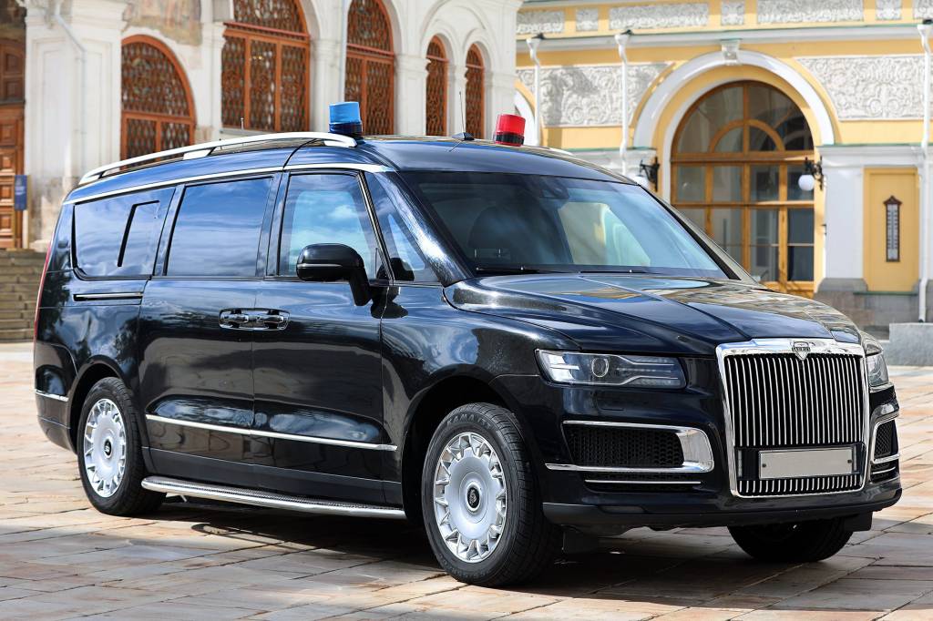 Van blindada de Vladmir Putin tem motor V8 híbrido e quase 6 toneladas