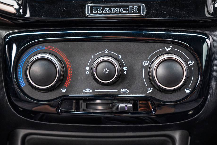 Fiat Strada Ranch CVT Fiat Strada Ranch CVT