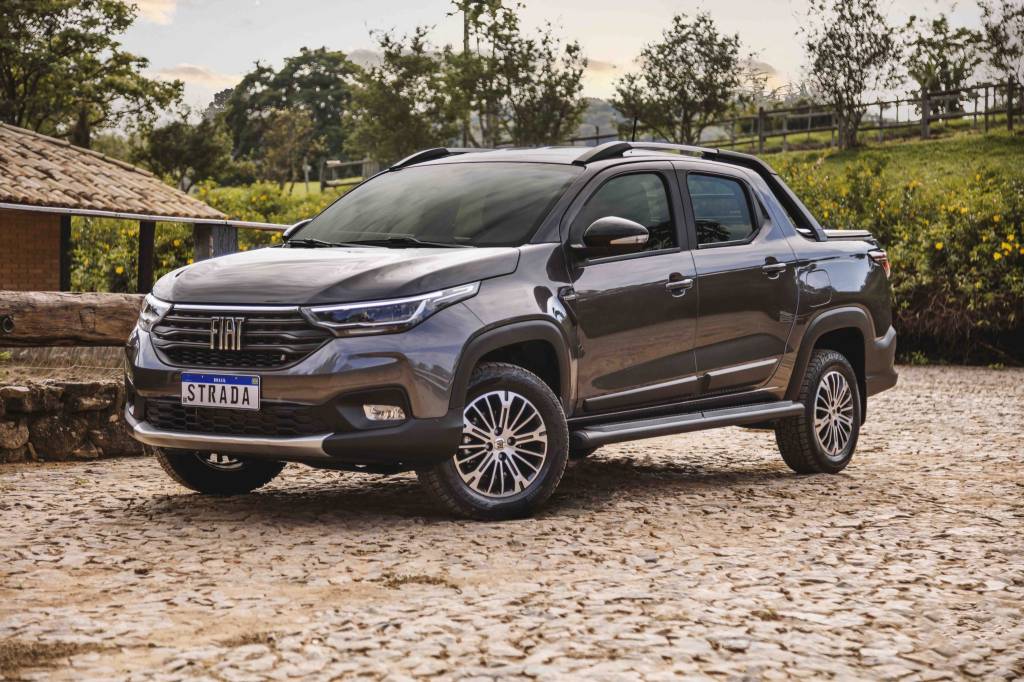 Fiat Strada CVT estreia com nova versão e preço de Jeep Renegade