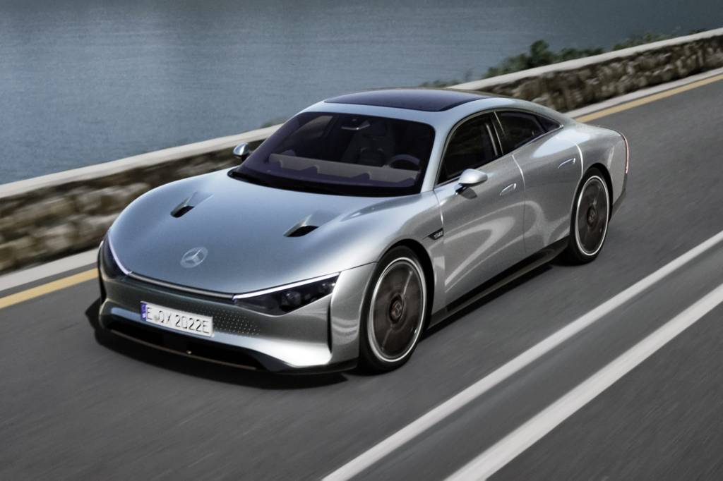 Mercedes-Benz Vision EQXX tem tela de 47 polegadas e 1.000 km de autonomia