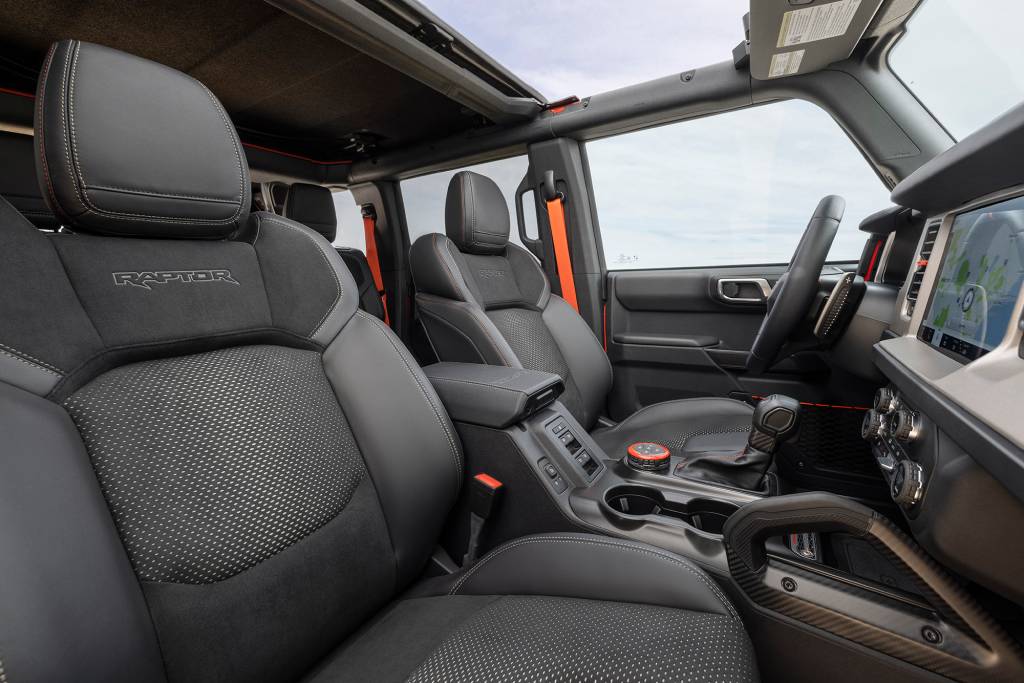 2022 Bronco Raptor Interior – Black Onyx Acabamento é luxuoso mas preparado para ambientes hostis