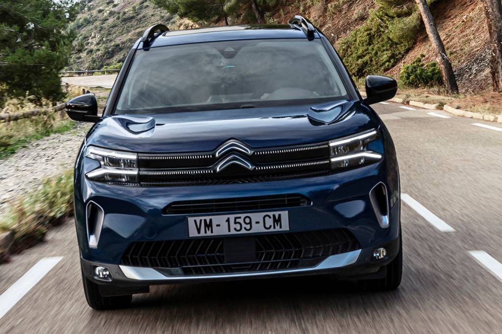 Citroën C5 Aircross abandona faróis da Toro, tem torque de picape e 228 cv