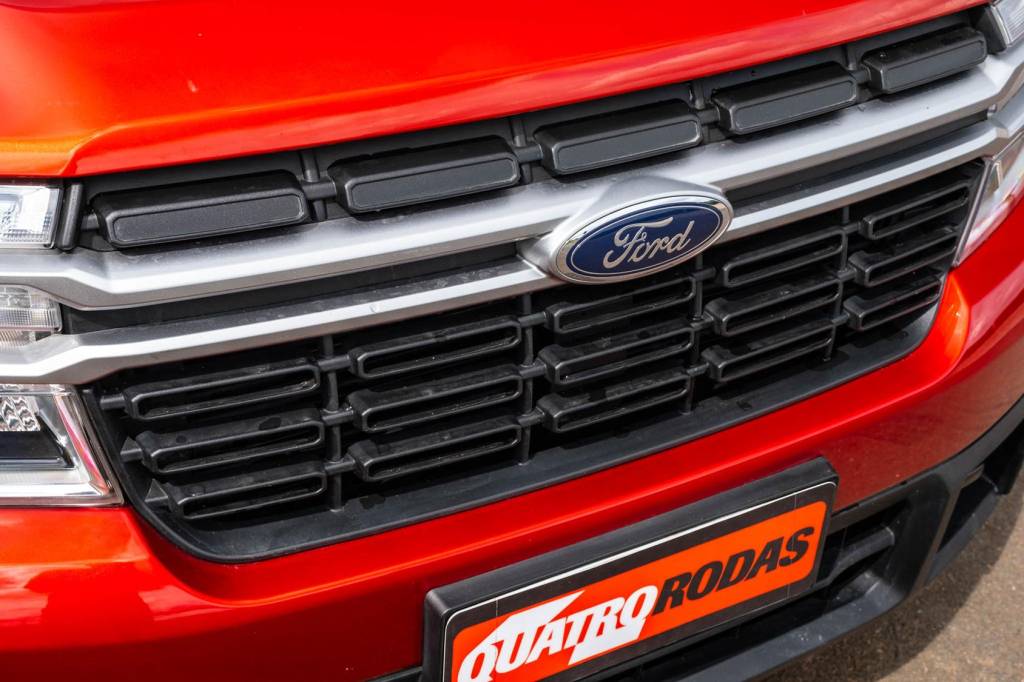 Ford não consegue finalizar seus carros dos EUA por falta de… logotipos