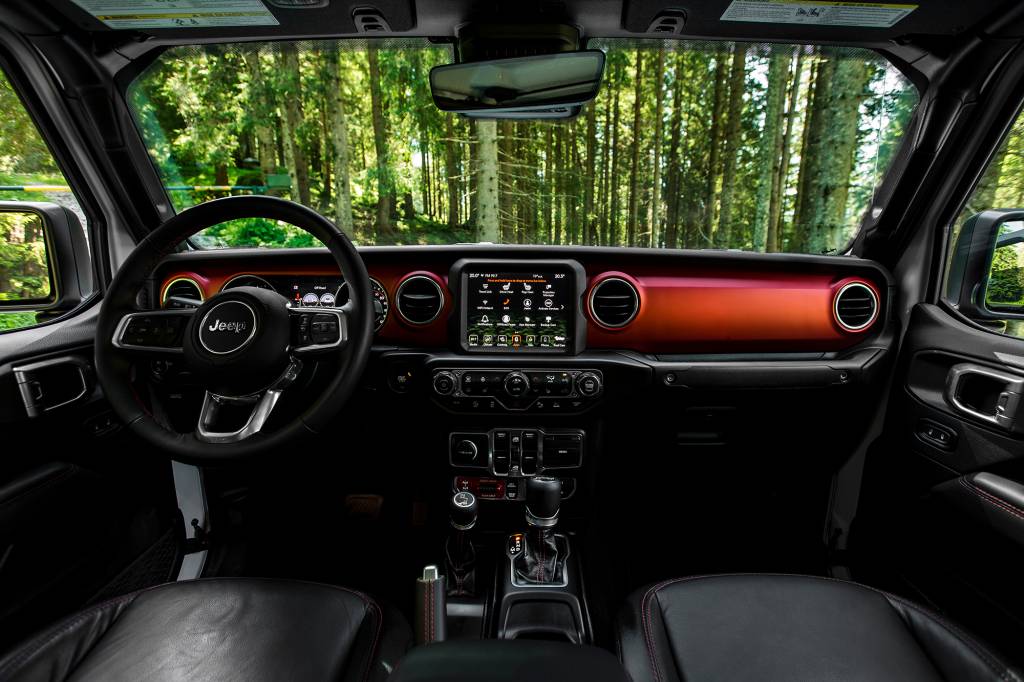 Jeep Gladiator Rubicon (2) Interior da Jeep Gladiator Rubicon