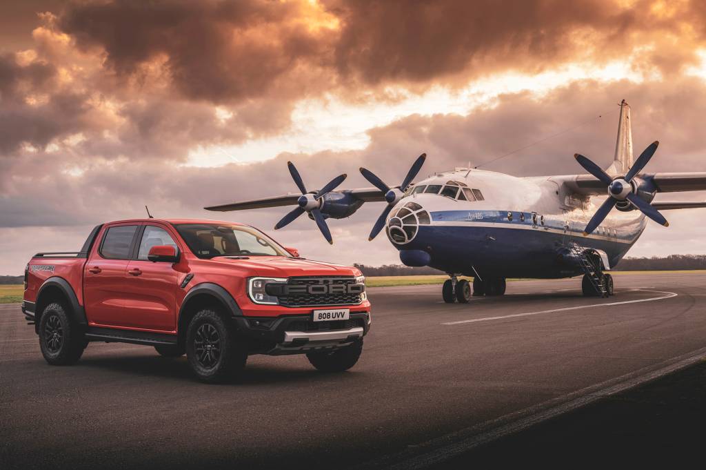 Next-Gen Ford Ranger Raptor Rewrites the Rulebook for Ultimate O Ford olhou para o alto afim de buscar inspiração para a nova Ranger Raptor