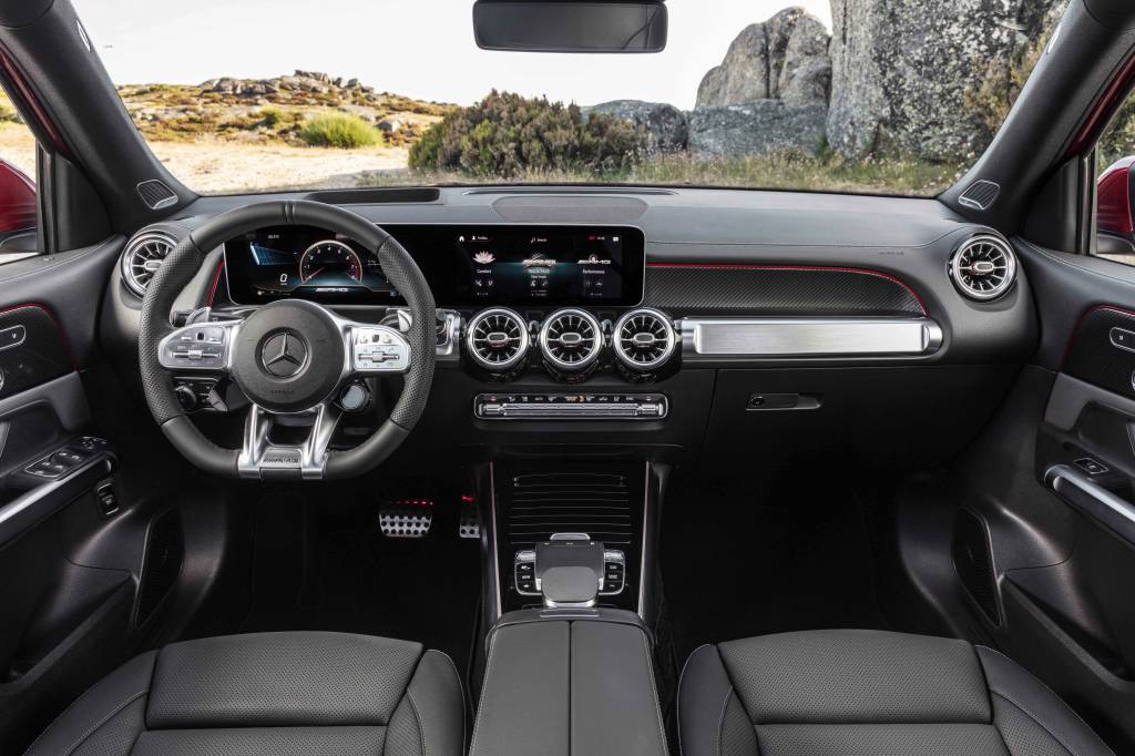 Konkurrenzlos in seiner Klasse: Der neue GLB 35 4MATIC kombiniert mit einer hohen Variabilität, viel Platz und mit hohem FahrspaßUnrivalled in its class: the new GLB 35 4MATIC combines great variability and plenty of space with sheer driving pleasure Mercedes-AMG GLB 35