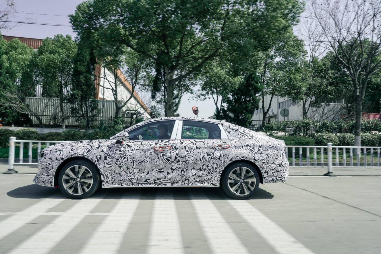 Com caimento acentuado na traseira, Arrizo 8 ter&aacute; pot&ecirc;ncia e tamanho para brigar com sed&atilde;s de luxo consagrados