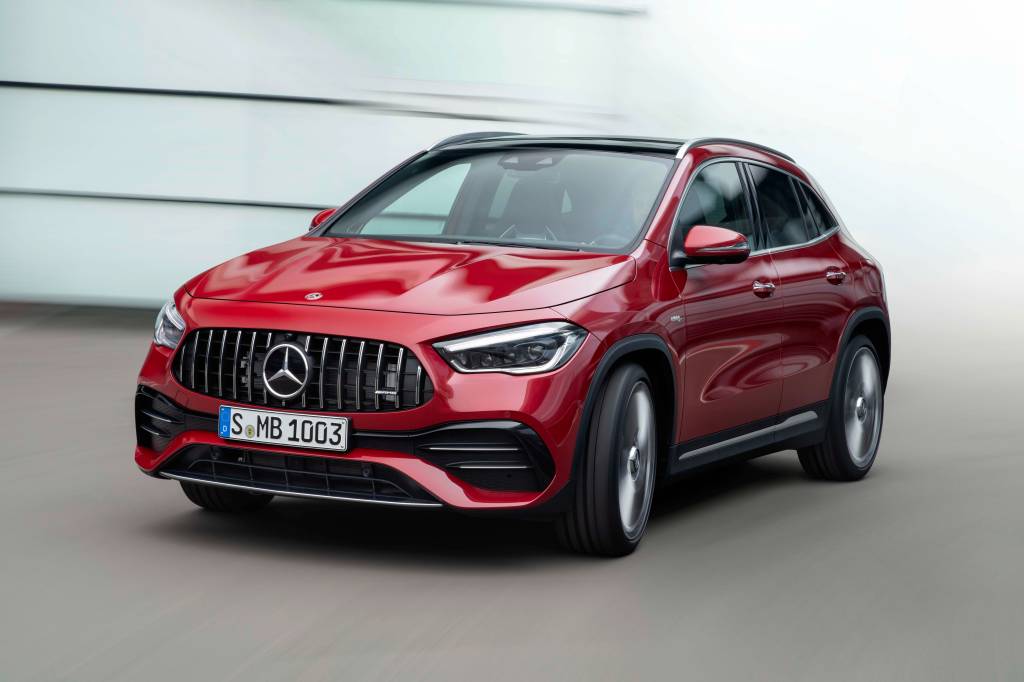 Mercedes-AMG GLA e GLB chegam com 2.0 de 306 cv por meio milhão de reais