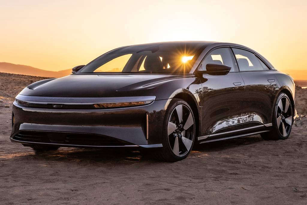Lucid Air Grand Touring Performance (3) Carroceria tem detalhes feito em platina polida
