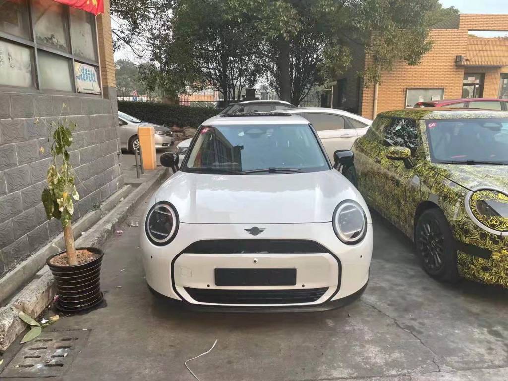 MINI-Cooper-S-EV-Leak-1 Novo Mini 2023 dianteira