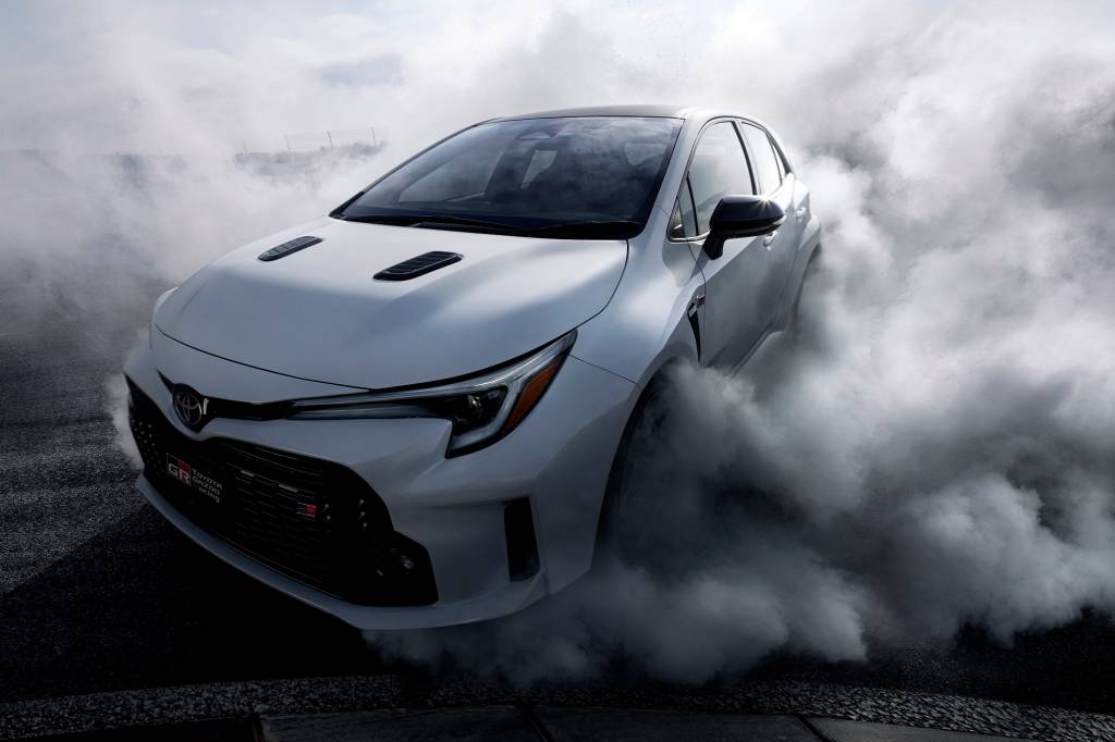 Toyota GR Corolla tem 304 cv, é manual e fará escândalo nas ruas do Brasil