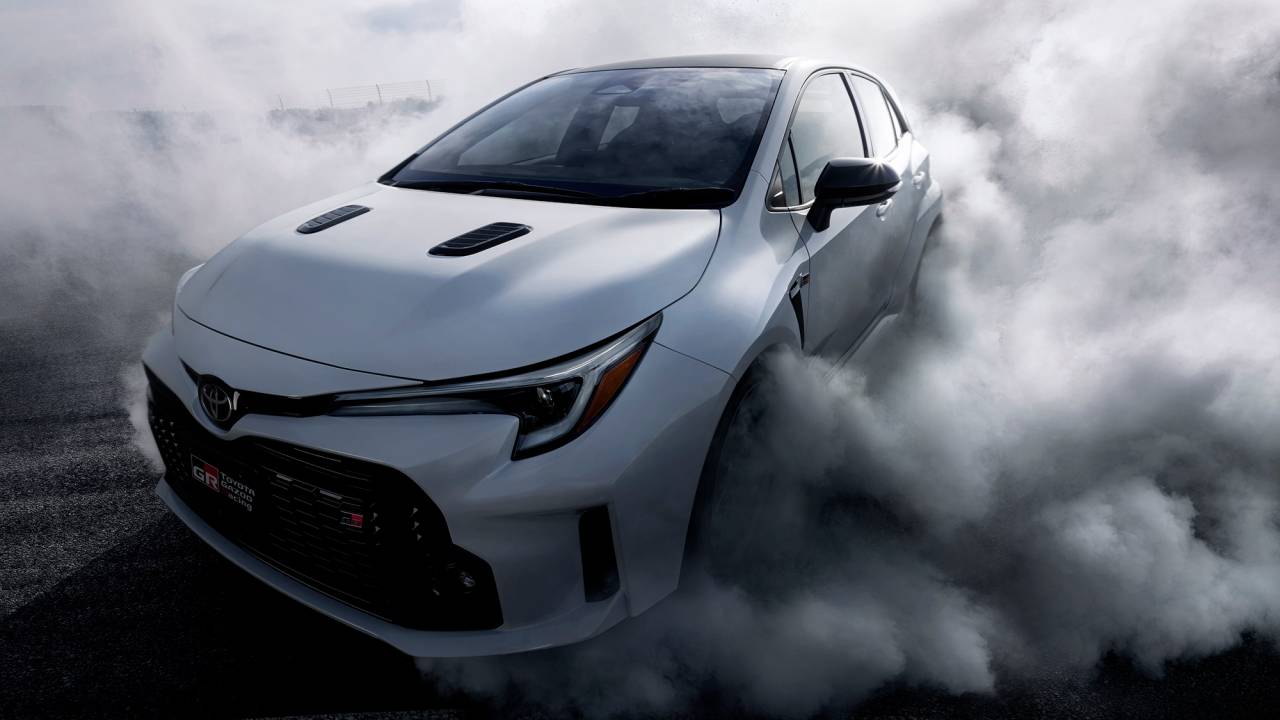 Toyota GR Corolla é, essencialmente, um carro de corrida que será vendido normalmente nas concessionárias