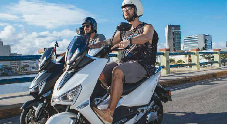 Venda de motos elétricas que “enchem o tanque” por R$ 2 dispara no Brasil