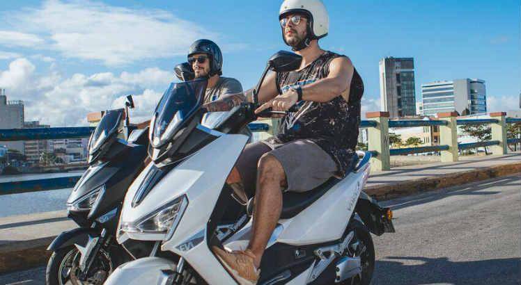Venda de motos elétricas que “enchem o tanque” por R$ 2 dispara no Brasil