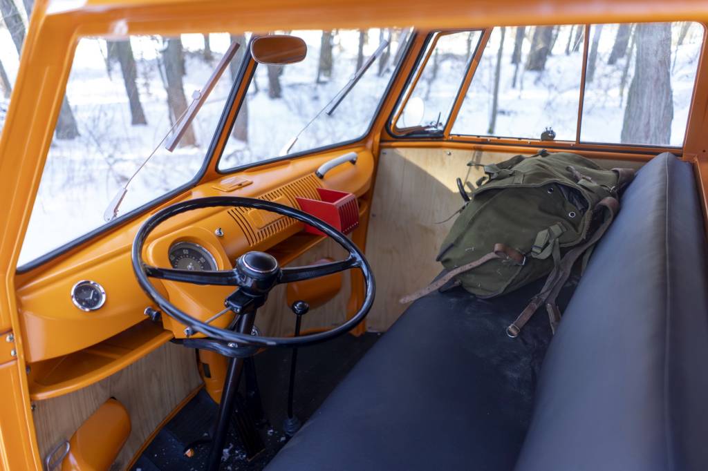 VW-Half-track-Fox-T1-20 Kombi com esteira frontal na neve