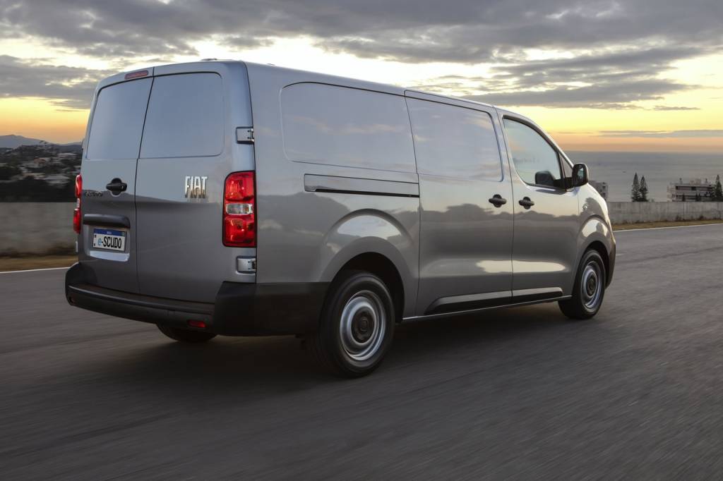 Fiat_eScudo_183_Easy-Resize.com Scudo EV traseira