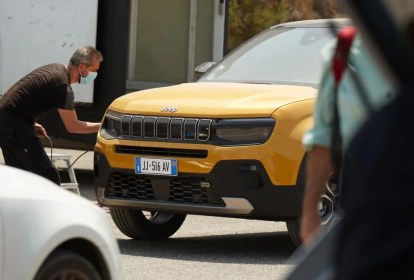 Primeiro Jeep elétrico é flagrado na Europa