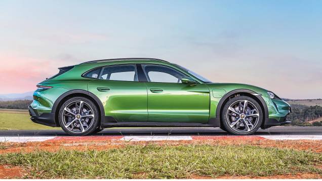 Perua nada discreta, a Cross Turismo é 3 cm mais alta Perua nada discreta, a Cross Turismo é 3 cm mais alta