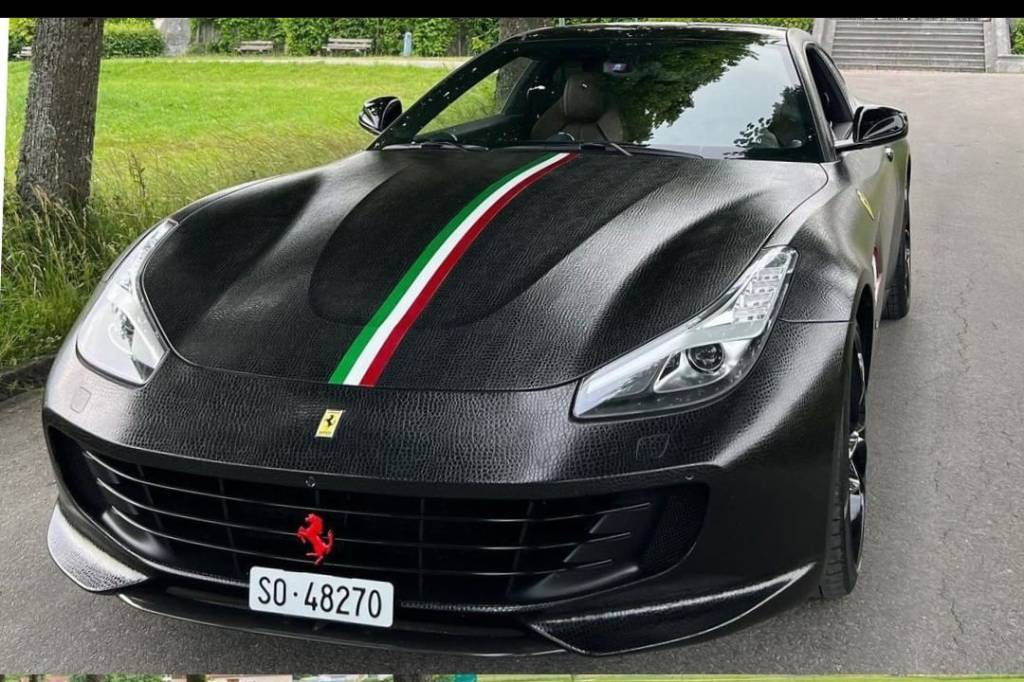Esta Ferrari ‘de couro’ mostra que até na Suíça existem gostos duvidosos