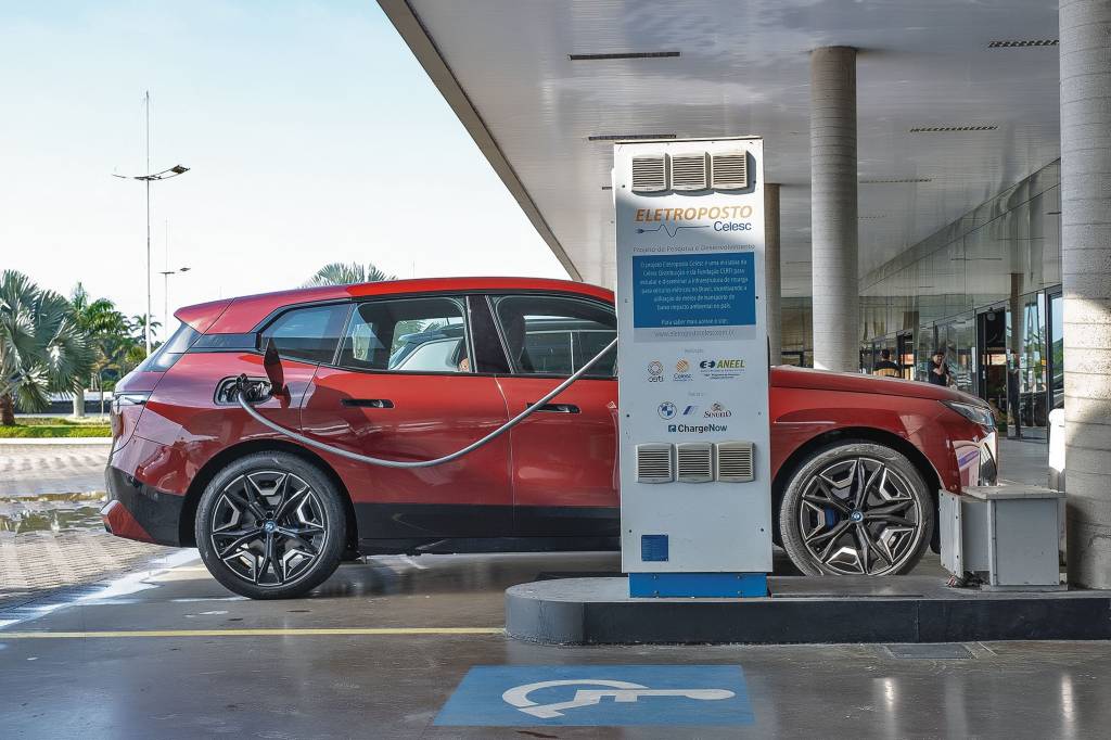 Quanto tempo demora para carregar um carro elétrico?