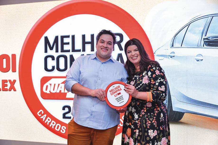 <span class="s1"><b>Isadora Carvalho entrega o pr&ecirc;mio de Melhor Compra da categoria Carros at&eacute; R$ 300.000 para Lucas Mondoni, da BMW</b></span>
